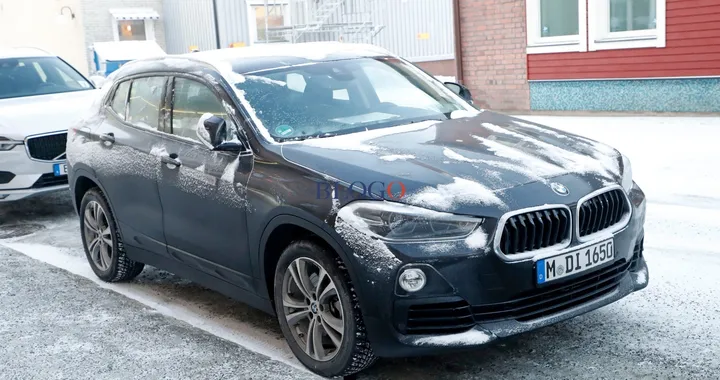 BMW X2 Electric: le foto spia