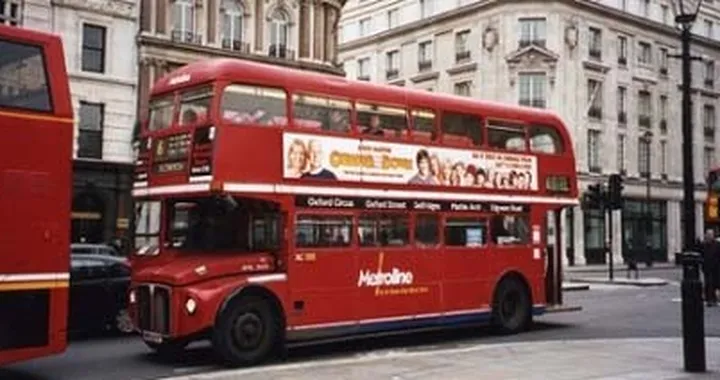 Il primo bus a due piani ibrido per le strade di Londra