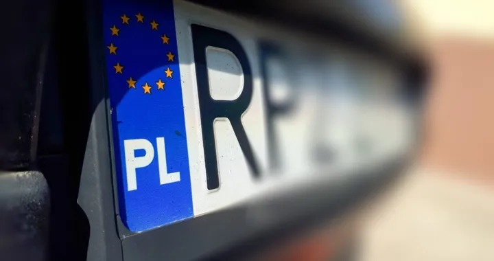 Targhe estere, boom in Italia: la Polonia domina, ma il fenomeno va ben oltre