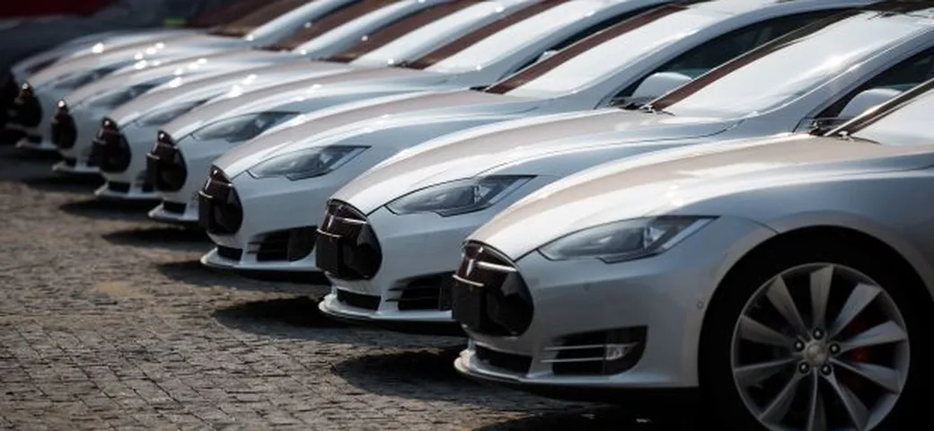 La Tesla Model S P90D scatta da 0 a 96 km/h in 2,8 secondi