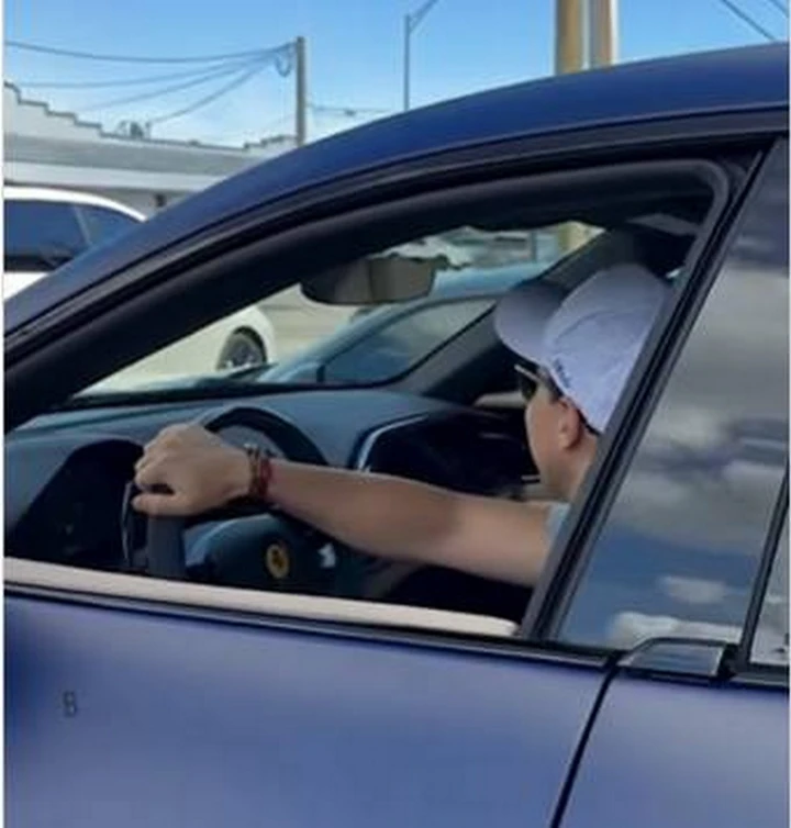 Felipe Massa con la Ferrari Purosangue a Miami | Video