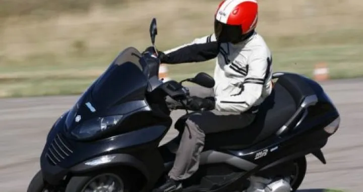 Piaggio MP3 Hybrid presto sulle nostre strade?