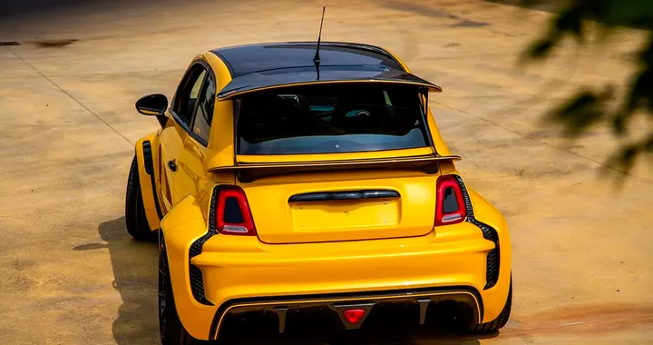 Sembra una Abarth 500, ma nasconde il motore dell'Alfa 4C: 350 CV e trazione integrale