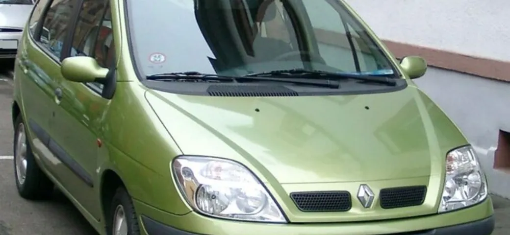 Auto riemerge dall'acqua dopo vent'anni con una macabra sorpresa