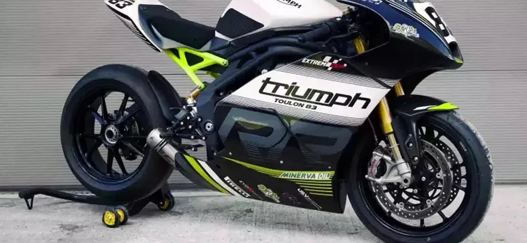 Triumph Speed Triple: S2 Concept svela il kit che la trasforma in una moto da pista