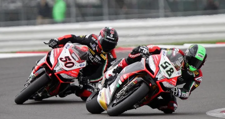 SBK Aprilia: volata mondiale per Guintoli e Laverty