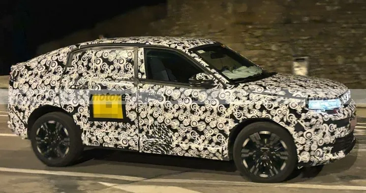 Fiat Grande Panda Fastback, le prime foto spia dall'Andalusia