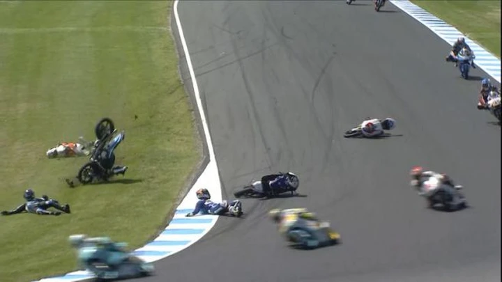 Moto3 Valencia, lotta per il “vice” fra Bastianini e Bagnaia. Ancora tante cadute?