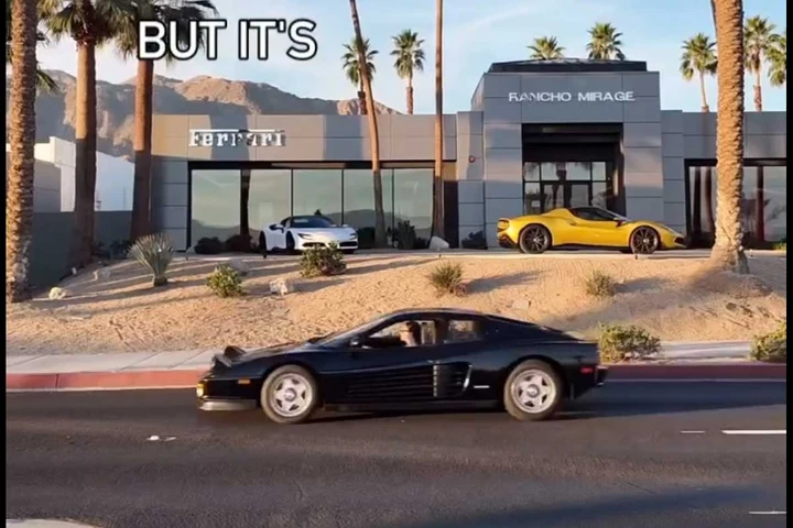 A 31 anni compra una Ferrari Testarossa, la usa ogni giorno e la ripara nel garage