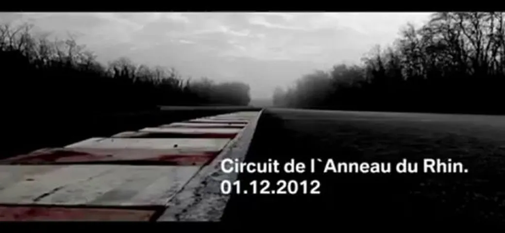 BMW ci augura un Felice Natale 2012... a suon di derapate!