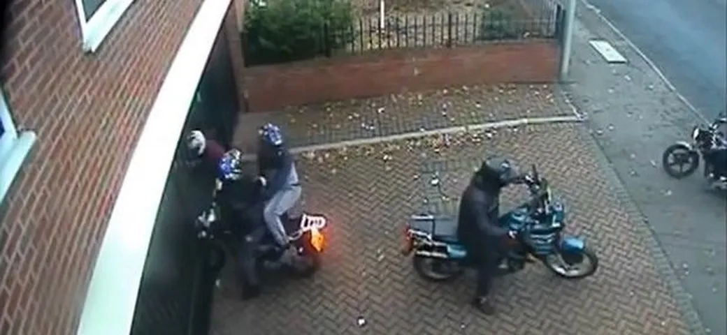 Furto di una moto in 60 secondi [video]