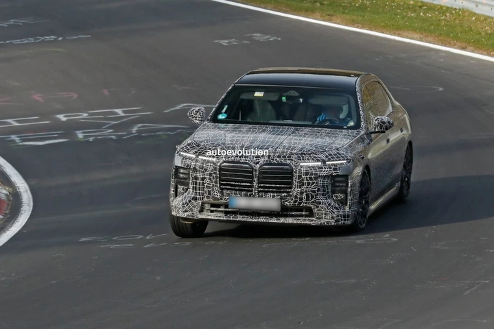 BMW 7 Series, come potrebbe essere il restyling: musetto rivisto