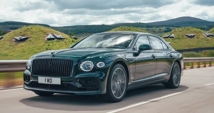 Bentley Flying Spur Hybrid: arriva la versione plug-in