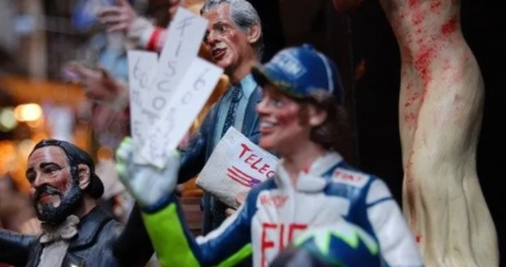 Valentino Rossi pastore nel presepe