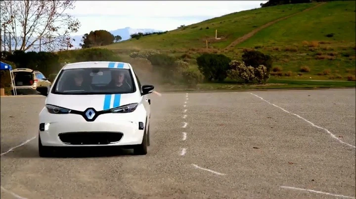 Guida autonoma: da Renault un sistema che schiva gli ostacoli come i piloti