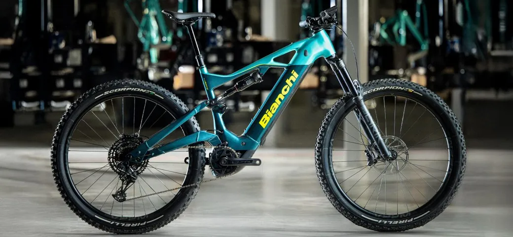 Bianchi E-Vertic FX: motore Bosch, 800 Wh di batteria e anima off-road