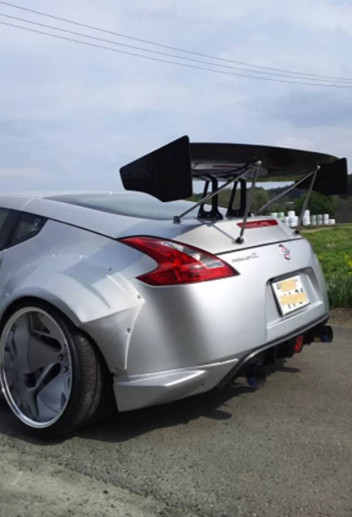 Nissan 370Z, in vendita all’asta un esemplare con modifiche estreme