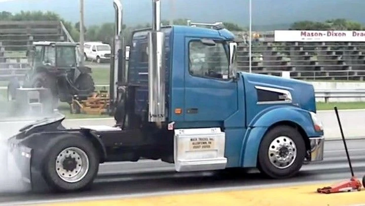 Un Truck veloce come una Corvette? Guarda il video!