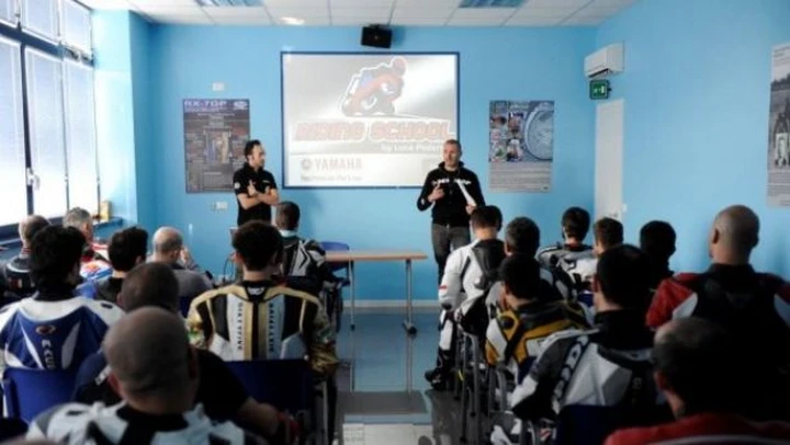 Motoblog/Yamaha: Pedersoli Riding School