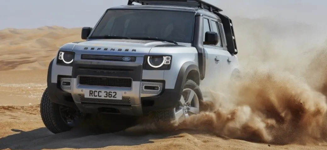 Land Rover Defender: allo studio la versione sportiva SVR