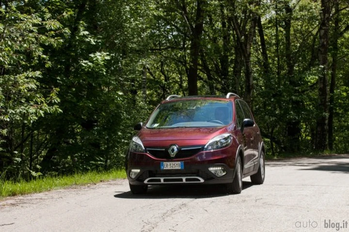 Sconti Renault: la Scenic XMod Cross al prezzo di 16.450 euro