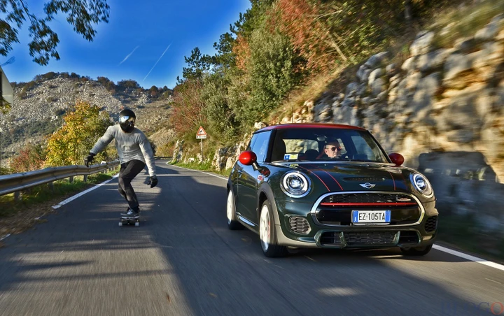 Mini John Cooper Works Vs Skaters