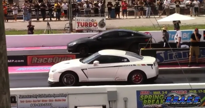 Drag race: la Nissan GT-R modificata batte la Tesla Model S Plaid [Video]