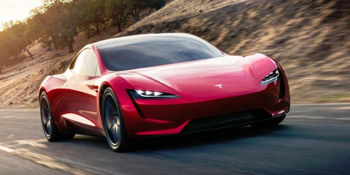 Nuova Tesla Roadster: Elon Musk conferma che arriverà nel 2025