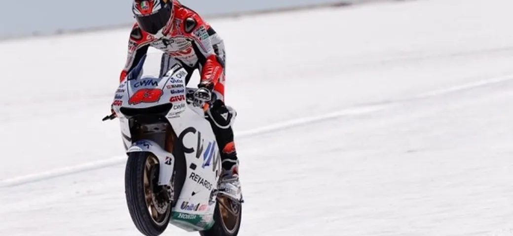 MotoGP: Jack Miller su un lago salato con la Honda RC213V-RS
