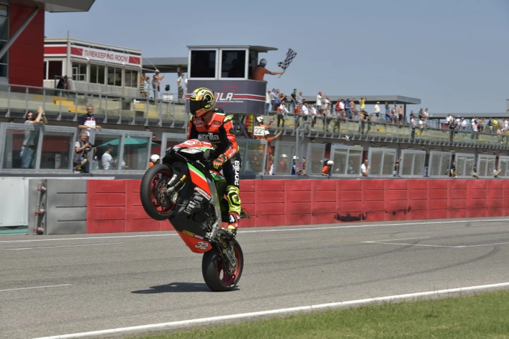 ELF CIV, a Imola doppietta di Lorenzo Savadori su Aprilia