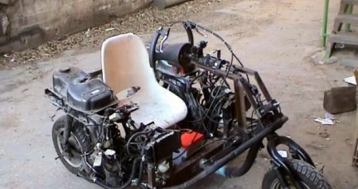 Foto del Giorno: lo scootercarroarmato