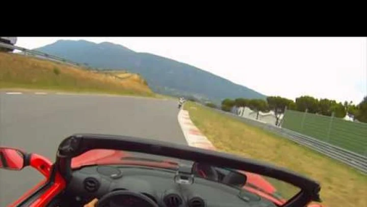 Lotus Elise Vs Husqvarna 511 SMR: il video confronto di Autoblog