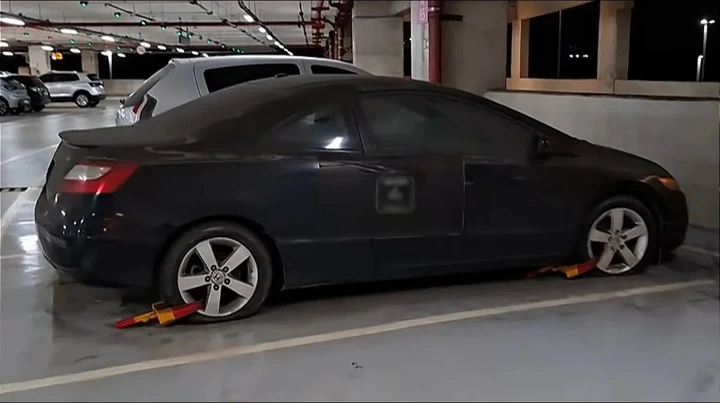 Auto abbandonata in aeroporto accumula 35.000 dollari di parcheggio