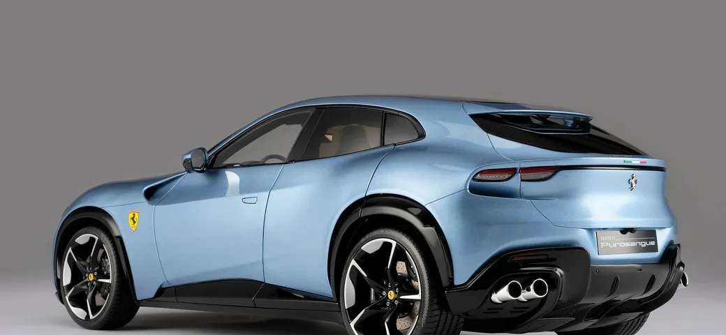 Ferrari Purosangue in scala 1:8 su misura identica all'allestimento reale