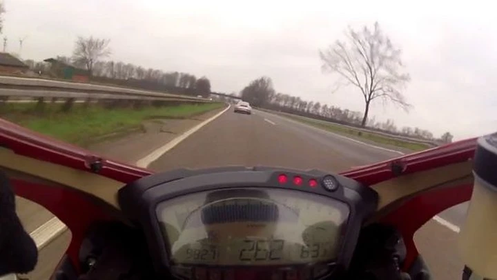 Ducati 848 vs Porsche Carrera GTS [Video]