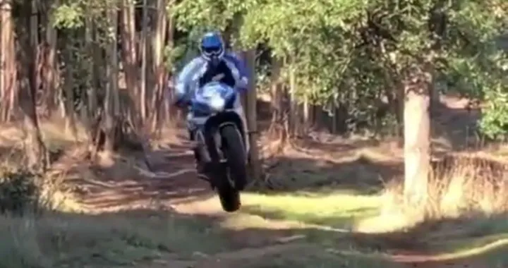 Video: in fuoristrada con la Suzuki GSX-R