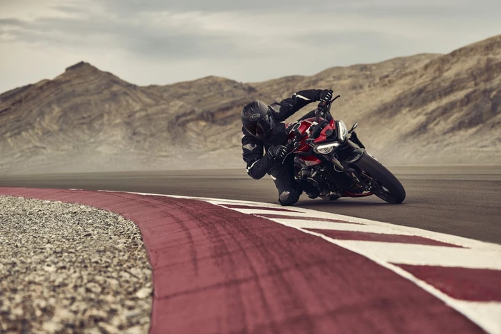 Triple Track Experience: la sfida definitiva su pista con le moto Triumph