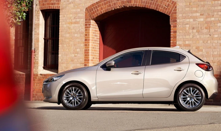 Nuova Mazda 2: nel 2023 sarà la gemella della Toyota Yaris?