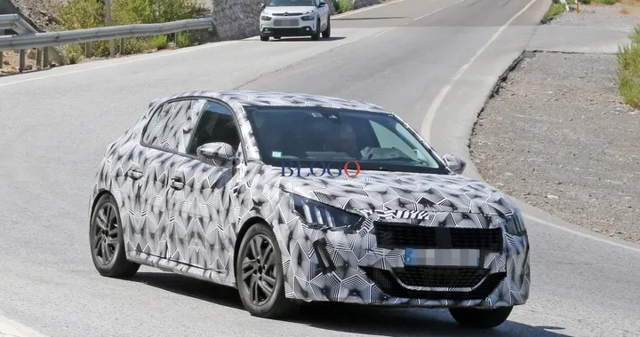 Peugeot 208: foto spia della nuova generazione