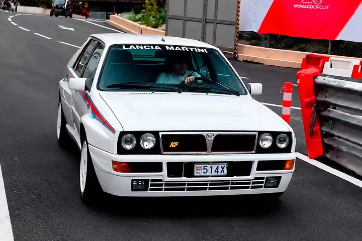 Fernando Alonso e il richiamo della leggenda: al volante della Lancia Delta Martini 6