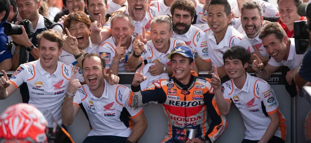MotoGP: una corsa, doppio show. La battaglia del cronometro