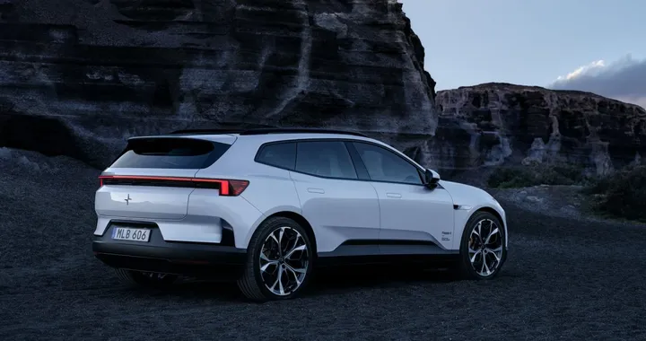 Polestar 4 SUV, 544 CV e 630 km di autonomia: prezzi da 55.900 euro