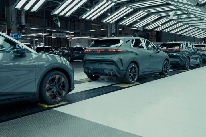 CUPRA Raval, produzione partita a Martorell: oltre 1.000 robot per la city car elettrica