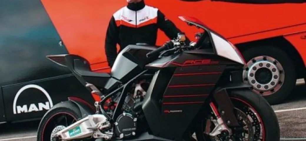 Sebastian Loeb ha provato la KTM RC8