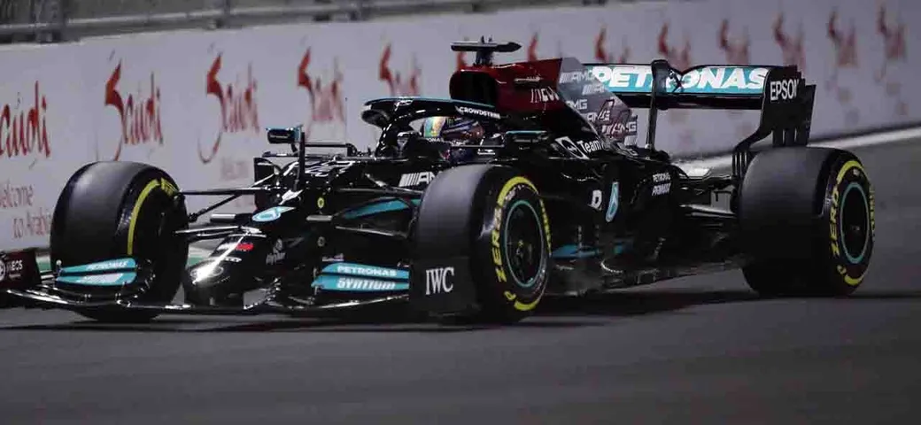 F1, GP Arabia 2021: a Hamilton la pole position, terzo Verstappen