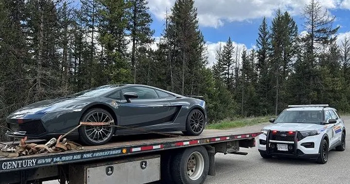 Sottrae la Lamborghini alla madre, ma finisce male: brutta esperienza