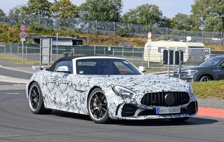 Mercedes-AMG GT R Roadster: foto spia al Nurburgring