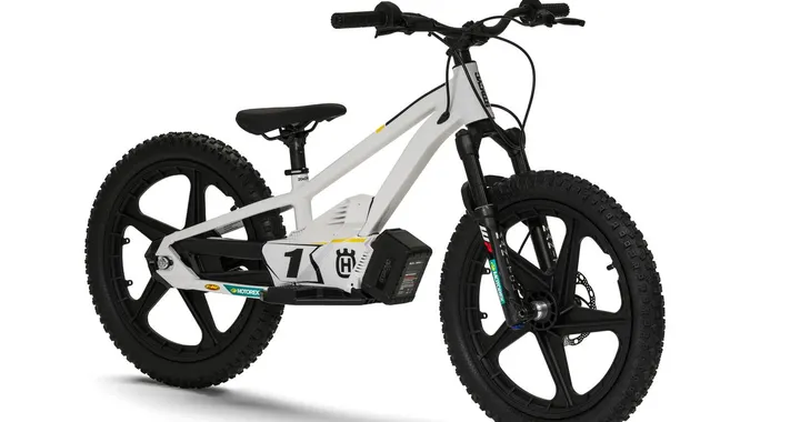 Husqvarna EE 1.20: debutta la nuova balance bike 100% elettrica [FOTO]