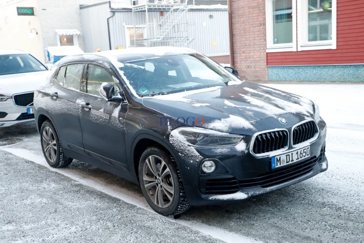 BMW X2 Electric: le foto spia