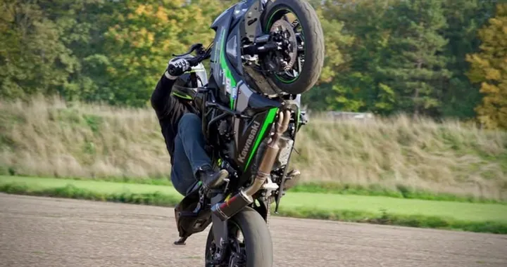 Kawasaki ZX-6R, perché uno stuntman la sceglie da 20 anni